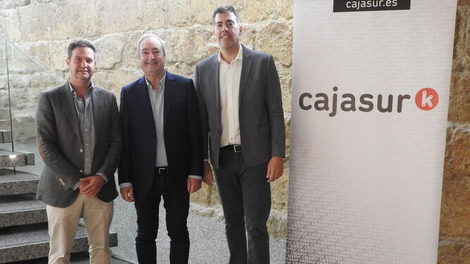 Convenio de colaboración entre Cajasur y la FAB.