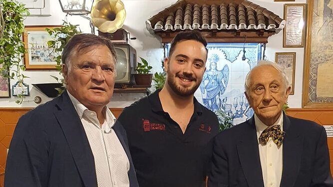 José Antonio Camacho y Chencho Arias dieron buena cuenta de la gastronomía cordobesa en Casa El Pisto