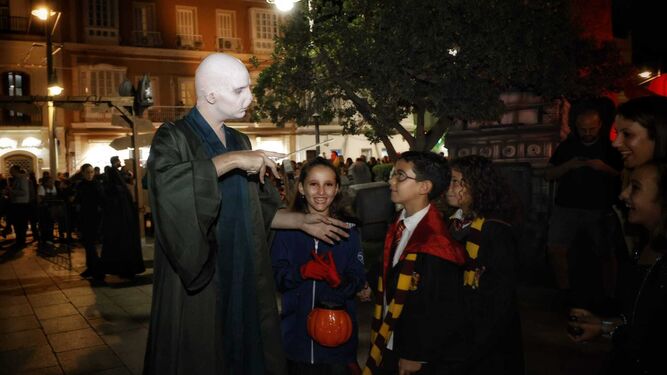 Un acto interpreta al Lord Vordemort de Harry Potter, en el Halloween 2022 de San Fernando.