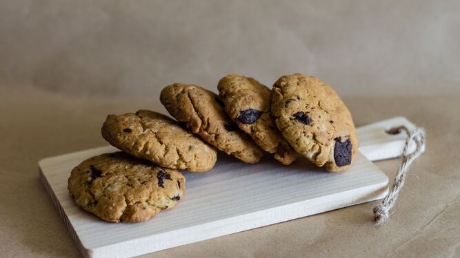 Galletas 'cookies' al microondas, una receta deliciosa y lista en un minuto