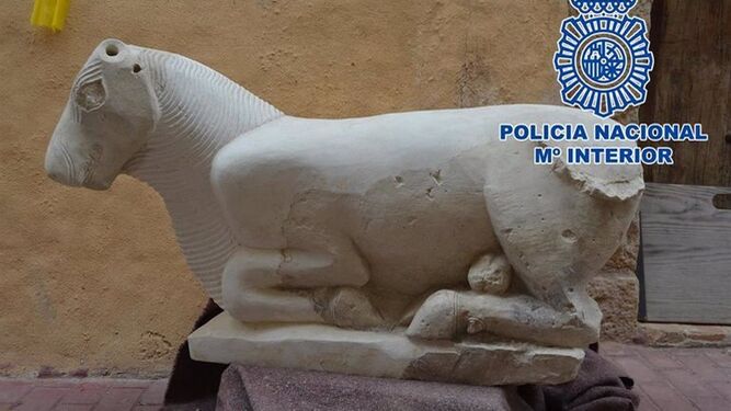 Escultura de origen íbero recuperada por la Policía Nacional.