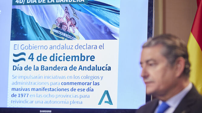 El consejero de la Presidencia, Antonio Sanz, habla sobre el Día de la Bandera.