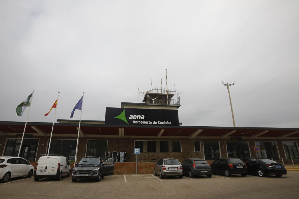 La nueva terminal del aeropuerto de C&oacute;rdoba, en fotograf&iacute;as