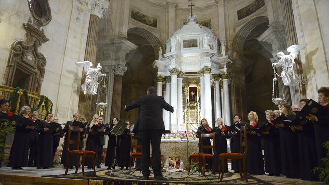La coral Canticum Novum, en un concierto en la Catedral de Cádiz.