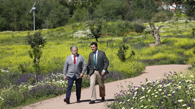 Fuentes y Bellido, en una visita al parque de Levante de Córdoba.