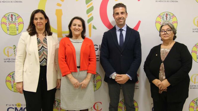 Renovación del convenio entre el Colegio de Médicos de Córdoba y CaixaBank para sus premios de investigación.