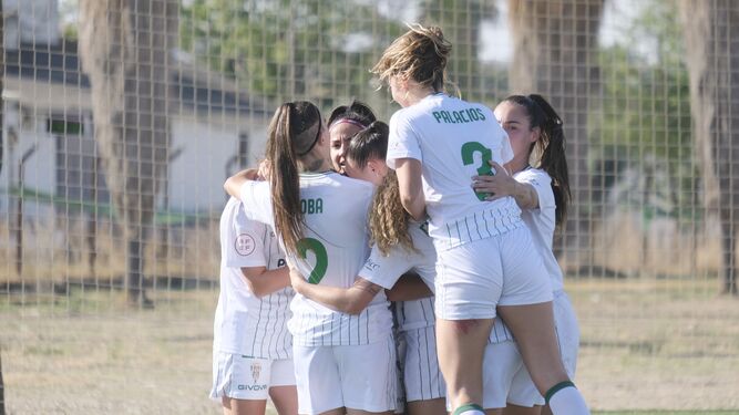 Las jugadoras del Córdoba Femenino celebran un gol.
