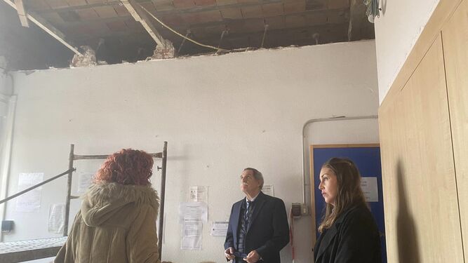 El delegado de Educación visita el colegio Urbano Palma de Santaella.