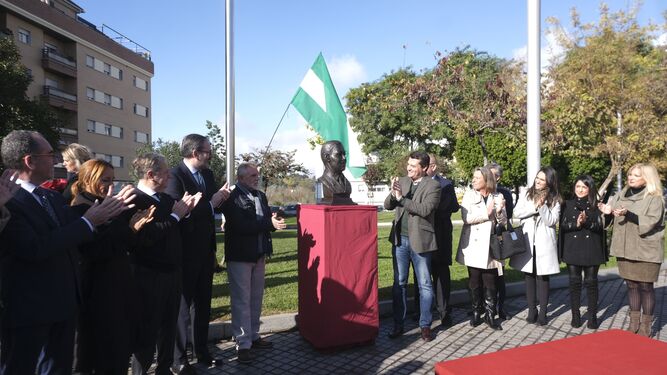 Desvelan el busto de Blas Infante que estará instalado en la Plaza de Andalucía.