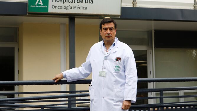 El jefe del Servicio de Oncología Médica del Reina Sofía, Enrique Aranda