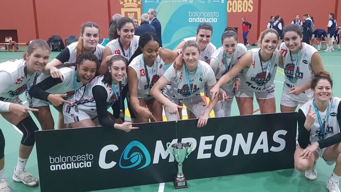 Las jugadoras del Milar Córdoba BF celebran el título conquistado.