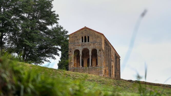 Las iglesias prerrománicas más bonitas de Asturias que te 'obligan' a escaparte al Norte