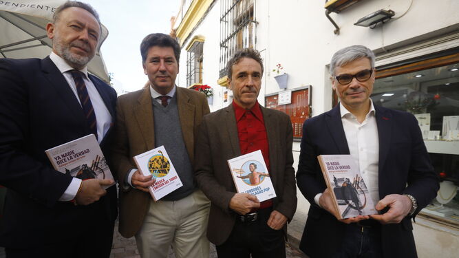 Zabala de la Serna, Eduardo Osborne, González Viñas y José Aymá presentan la editorial 'El Paseíllo' en Córdoba.