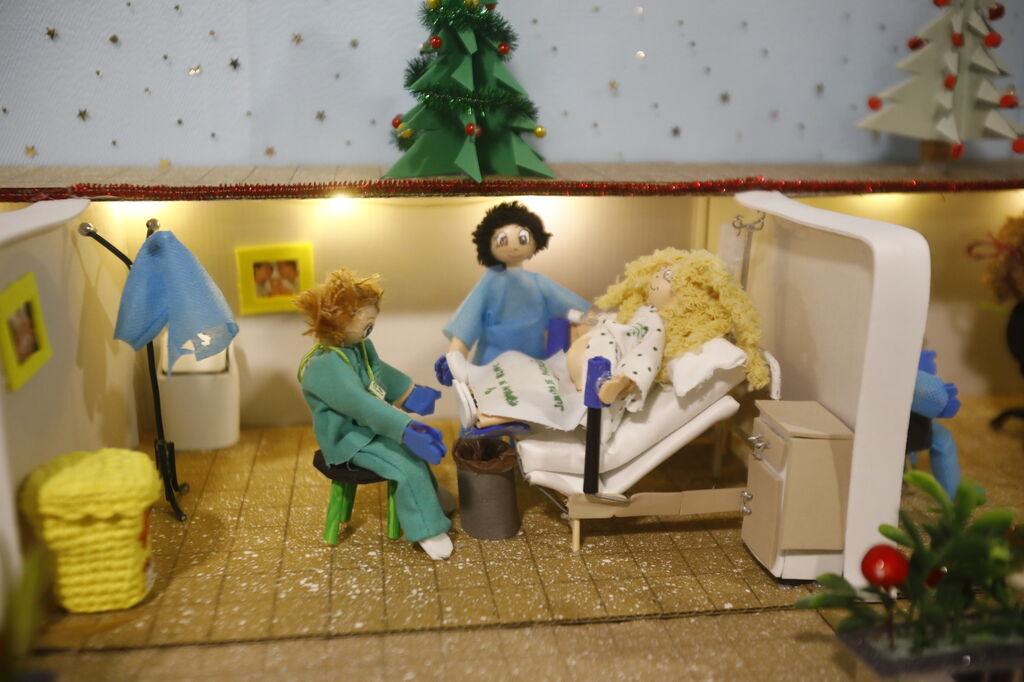 El Hospital Reina Sof&iacute;a enciende la Navidad, en im&aacute;genes