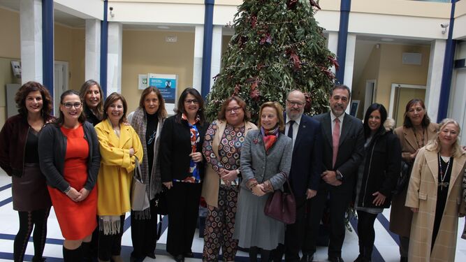 Foto de familia de los colectivos beneficiados y representantes del Colegio de la Abogacía de Córdoba.