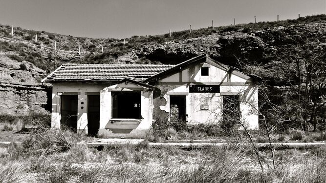Una estación abandonada de Clares (Zaragoza) fotografiada por Alfonso Vila Francés.