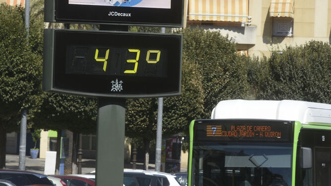 Un termómetro marca 43 grados el pasado verano en Córdoba.
