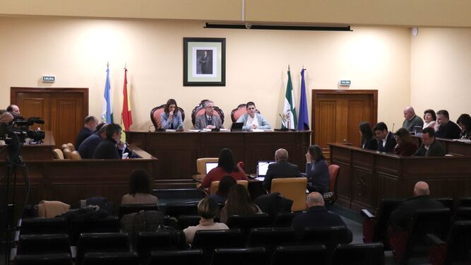 Un momento del Pleno del Ayuntamiento de Lucena.