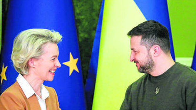 Ursula Von der Leyen y Volodimir Zelenski se reúnen en Kiev.