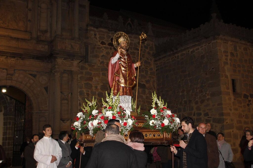 San Blas recorre las calles de Hinojosa del Duque, en im&aacute;genes
