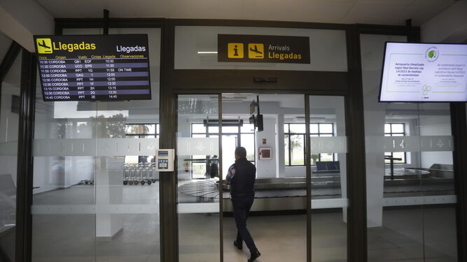 Panel de llegadas en el Aeropuerto de Córdoba.