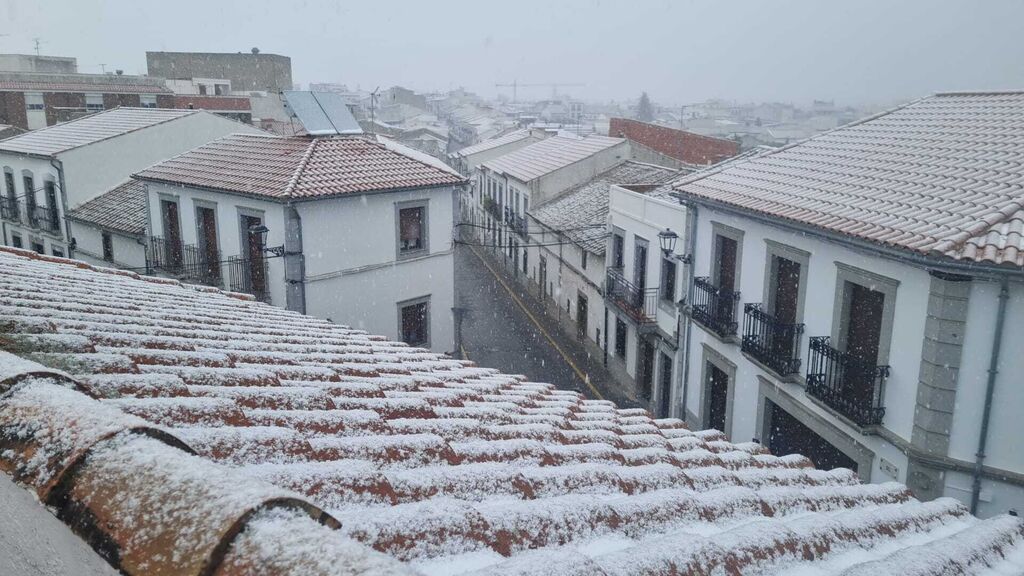 Tejados y azoteas de Villanueva de C&oacute;rdoba, en plena nevada.