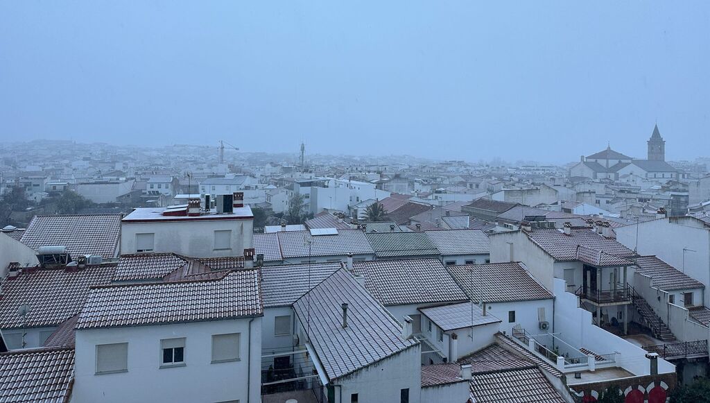 Nieve en los tejados de Pozoblanco.