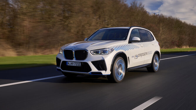 BMW inicia las pruebas en condiciones reales con una flota de iX5 Hydrogen