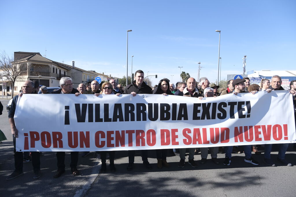 La protesta de los vecinos de Villarrubia, en im&aacute;genes