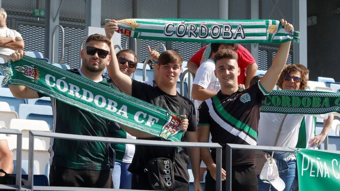 Aficionados del Córdoba CF desplazados a Valdebebas durante el partido ante el Castilla.