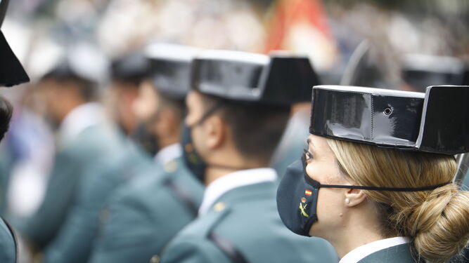 Una agente de la Guardia Civil, en el desfile de la patrona en Córdoba.