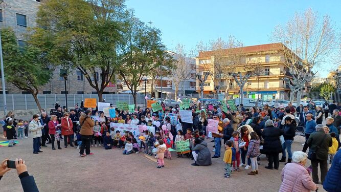 La protesta de las familias para exigir una reforma integral del parque.