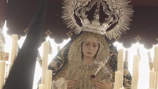 La Virgen de Rocío y Lágrimas, en su salida procesional de 2022.