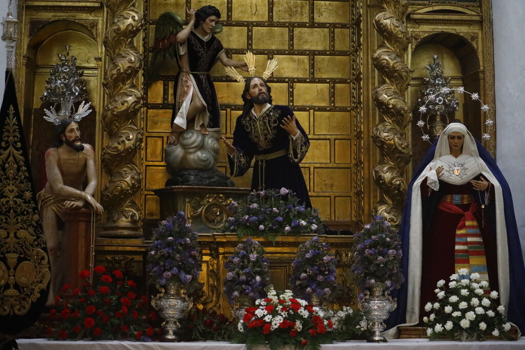 La Virgen de la Candelaria vestida de hebrea junto al Se&ntilde;or de la Oraci&oacute;n en el Huerto y al Amarrado a la Columna.