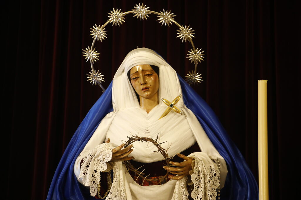 La Virgen de la Caridad vestida de hebrea.