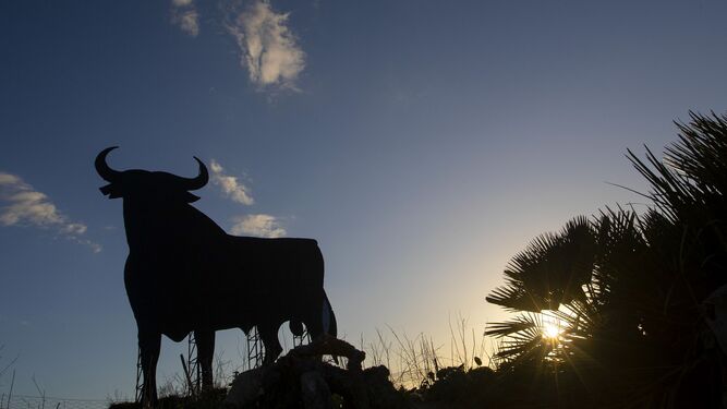 Un Toro de Osborne en Jerez de la Frontera.