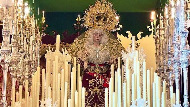 María Santísima de la Esperanza del Valle en su paso procesional.