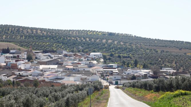La aldea cordobesa de Morente, desde la carretera de Pedro Abad.