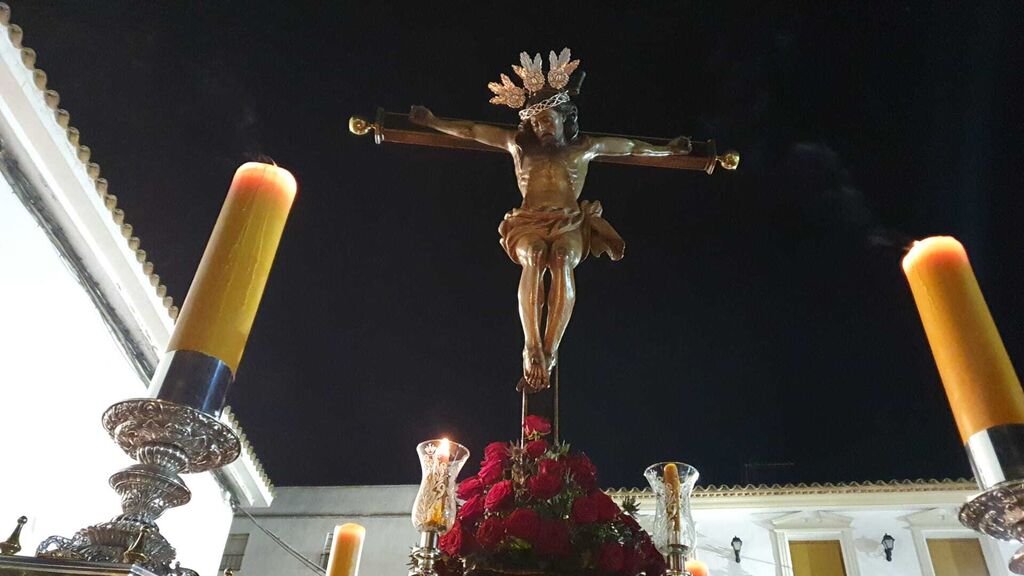 Mi&eacute;rcoles Santo en Castro del R&iacute;o: La visita del Cristo de la Buena Muerte al cementerio, en fotograf&iacute;as