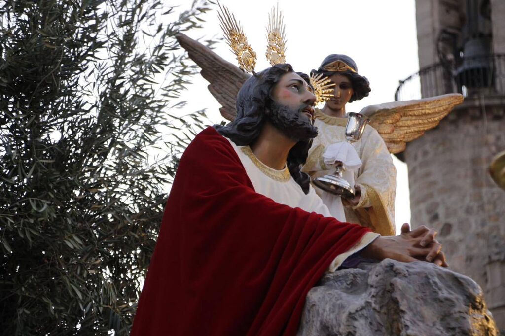Jueves Santo en Hinojosa del Duque: La procesi&oacute;n del Huerto y los Dolores, en im&aacute;genes