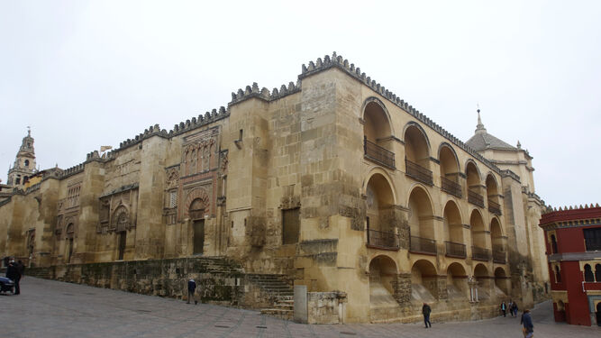 Exterior de la Mezquita-Catedral de Córdoba.