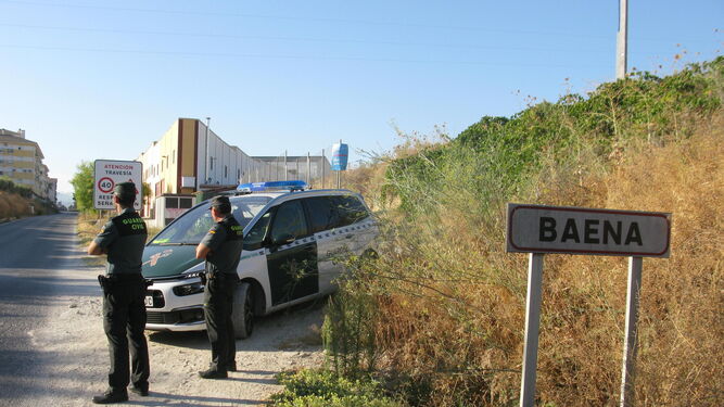 Una patrulla de la Guardia Civil en Baena.