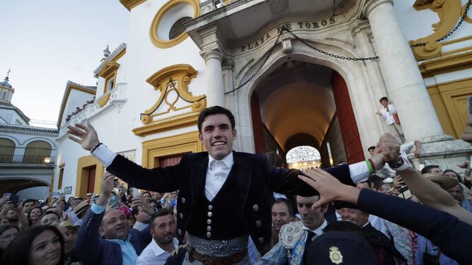 Hermoso de Mendoza abre la Puerta del Príncipe