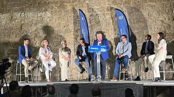 El PP de Priego de Córdoba presenta su candidatura a los pies del Castillo.