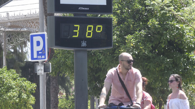 Un termómetro de Córdoba marca 38 grados.