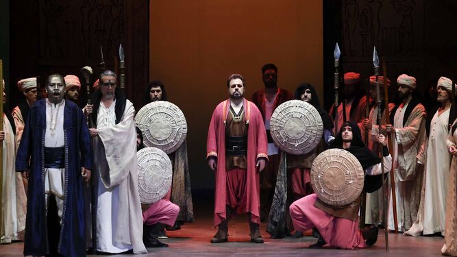 Un momento del ensayo general de 'Aida', ópera que llega este viernes y domingo al Gran Teatro de Córdoba.