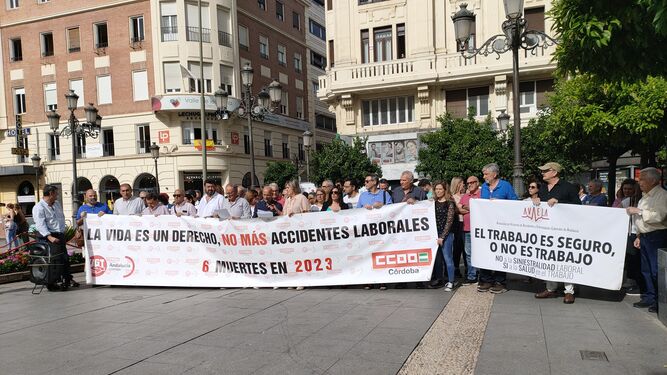 Manifestación de UGT y CCOO por la siniestralidad laboral en Córdoba.