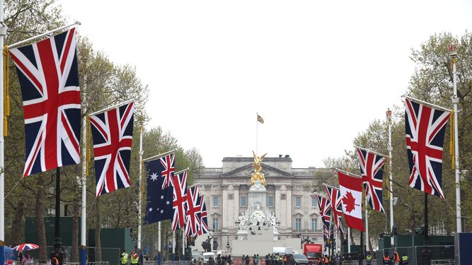 Londres se prepara para la coronación de Carlos III.