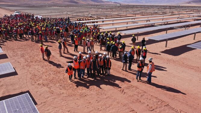 Cientos de trabajadores de TCI Gecomp en la planta argentina de Cauchari
