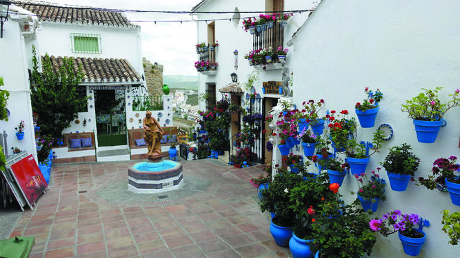 Patios de la provincia de Córdoba: Iznájar, la belleza en el corazón de Andalucía